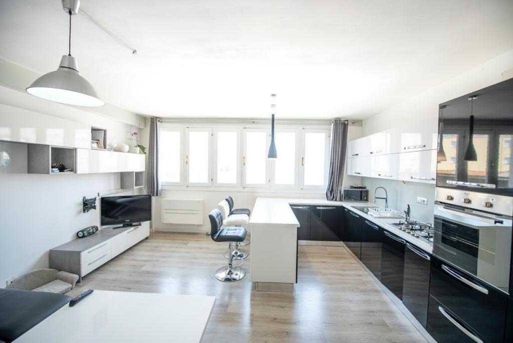 Loft 51 Apartment Олбия Екстериор снимка